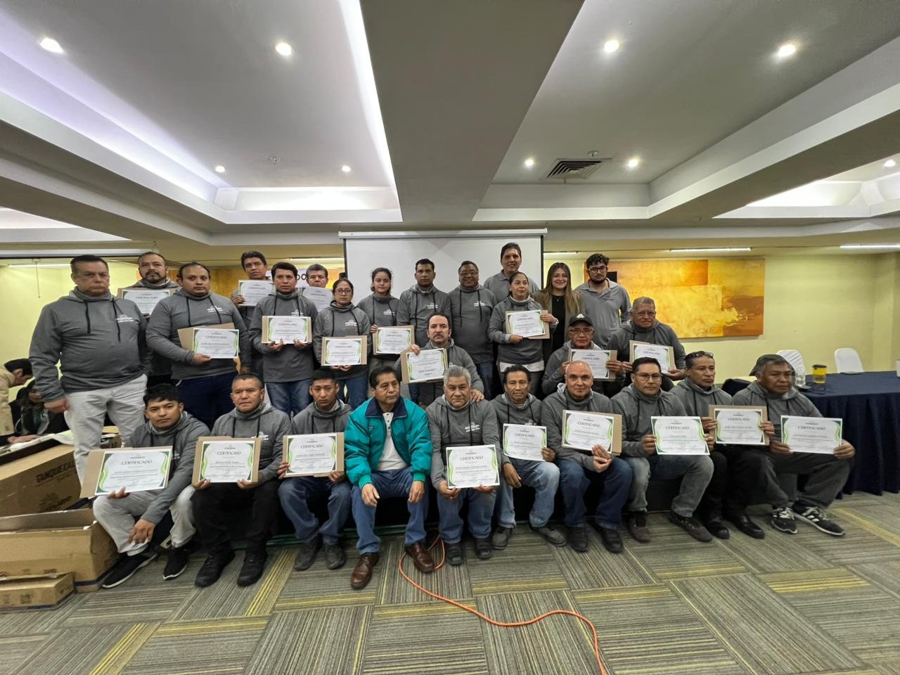 Instaladores certificados Bicentenario en capacitación técnica