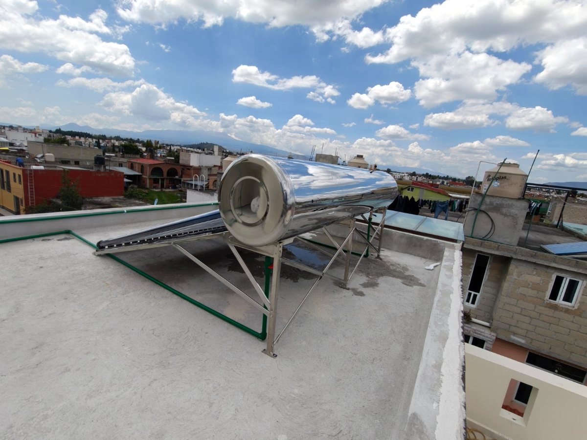 Calentador solar HTS-30 de 300 litros instalado por Bicentenario