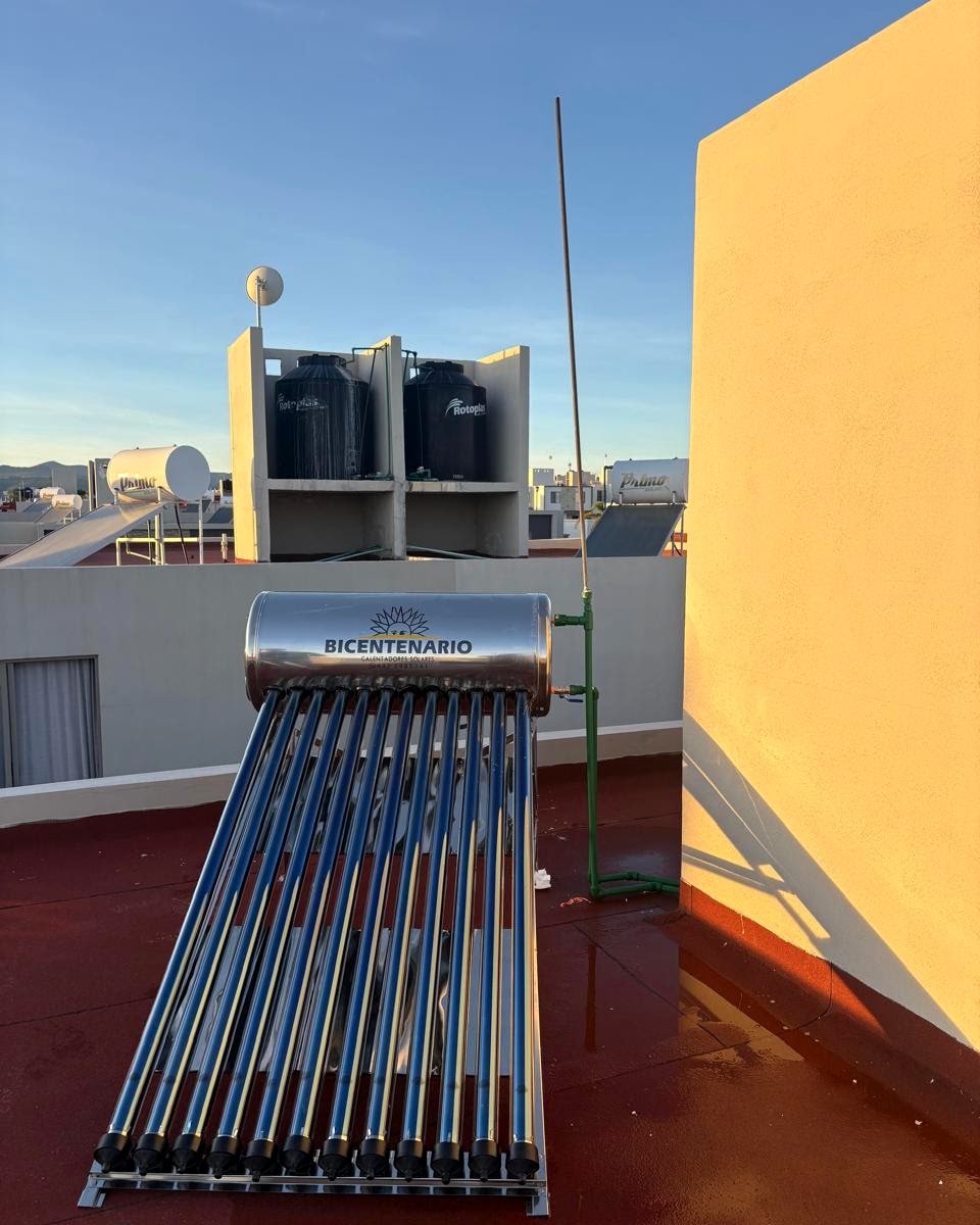Calentador solar de baja presión BTS-12 instalado en Querétaro